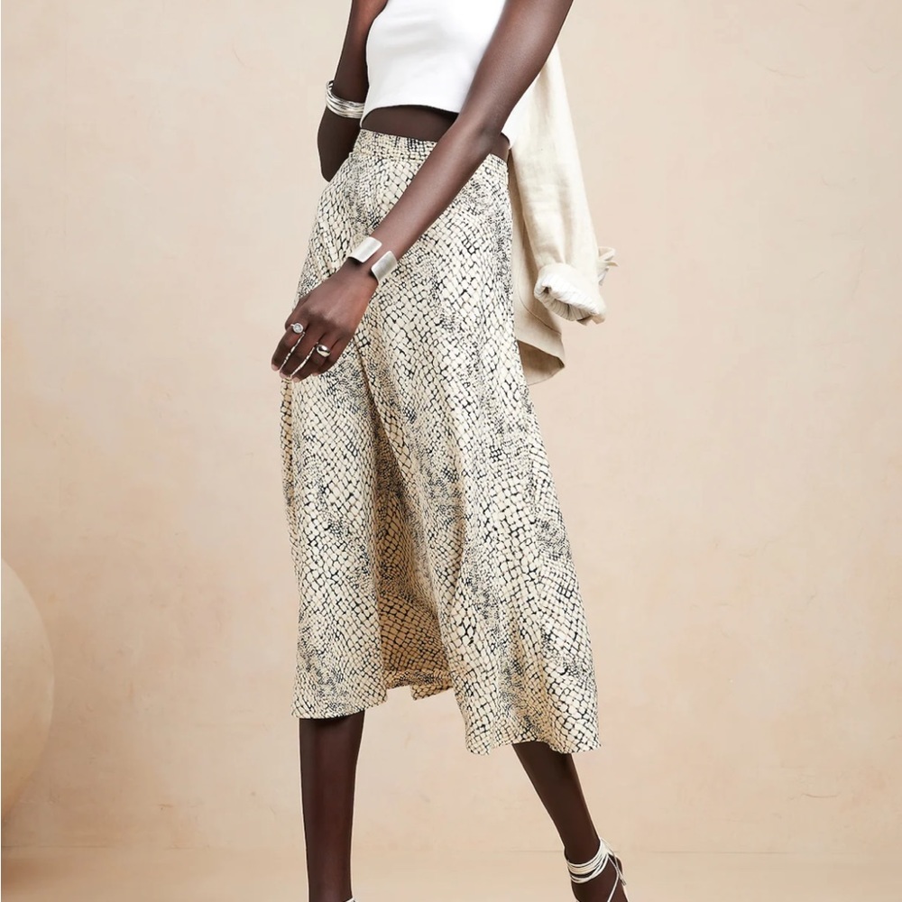 Banana Factory Satin Slip Skirt (Neutral Snake) (Size 2P)